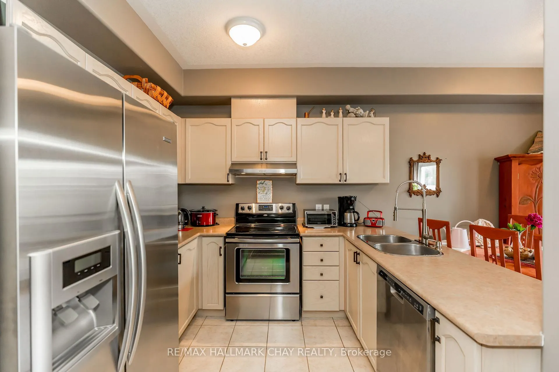 Photo 7 of Unit 9, 488 Yonge Street, Barrie, Painswick North — HOMEH