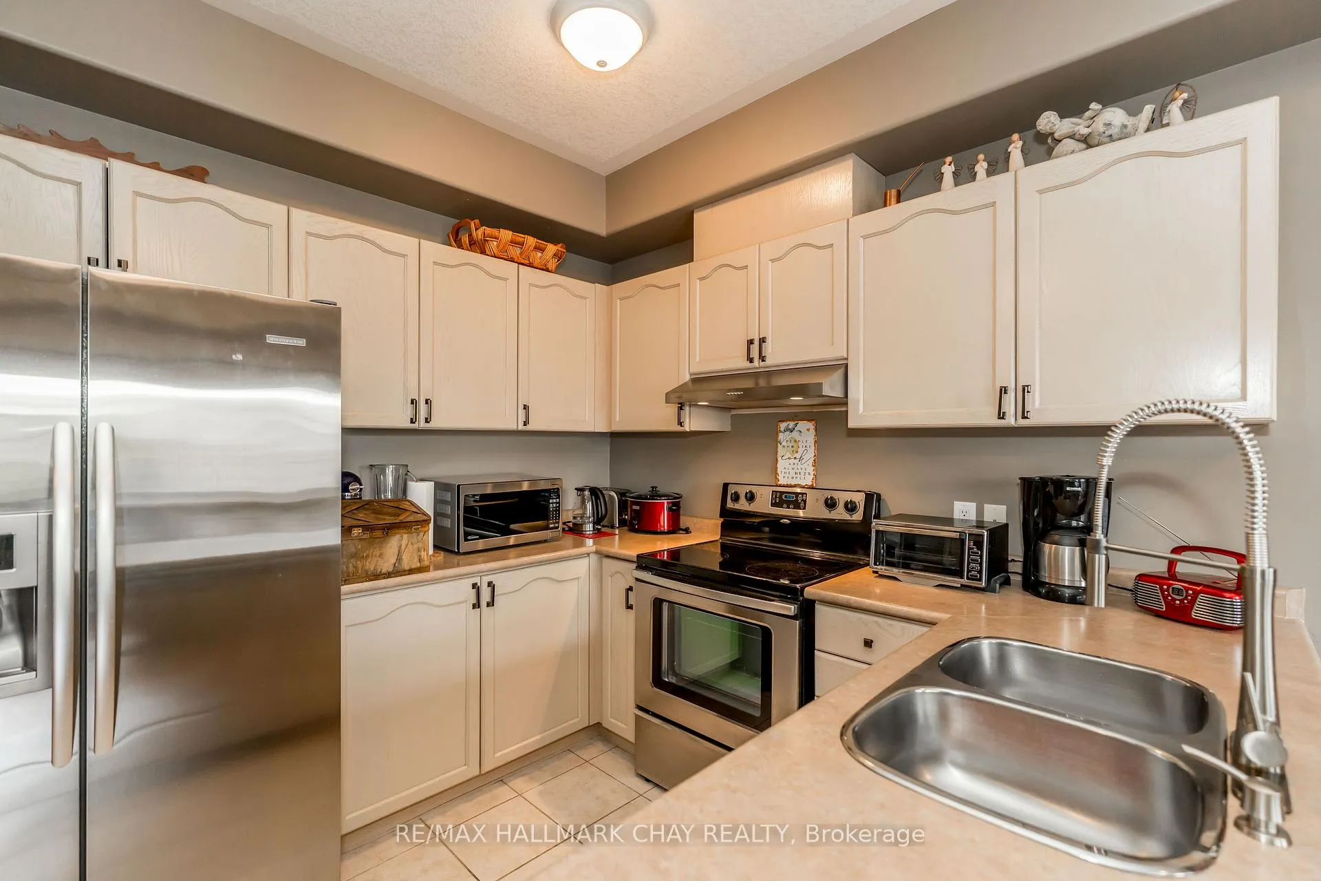 Photo 8 of Unit 9, 488 Yonge Street, Barrie, Painswick North — HOMEH