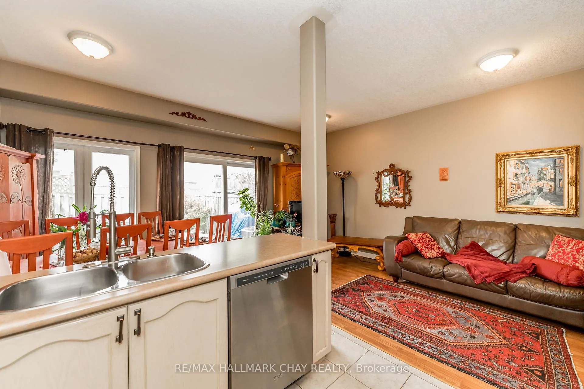 Photo 9 of Unit 9, 488 Yonge Street, Barrie, Painswick North — HOMEH