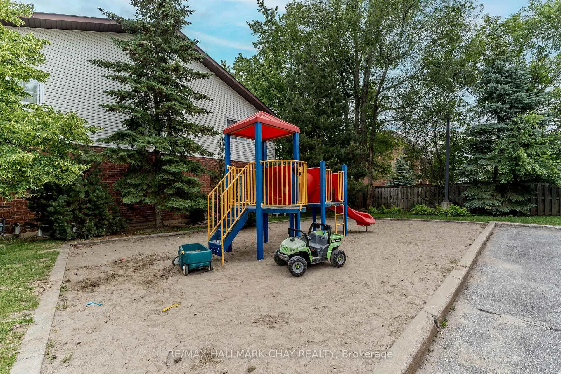 Photo 24 of Unit 9, 488 Yonge Street, Barrie, Painswick North — HOMEH