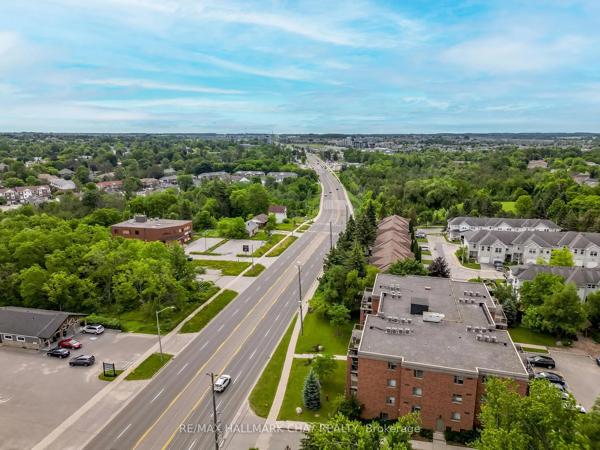Photo 25 of Unit 9, 488 Yonge Street, Barrie, Painswick North — HOMEH