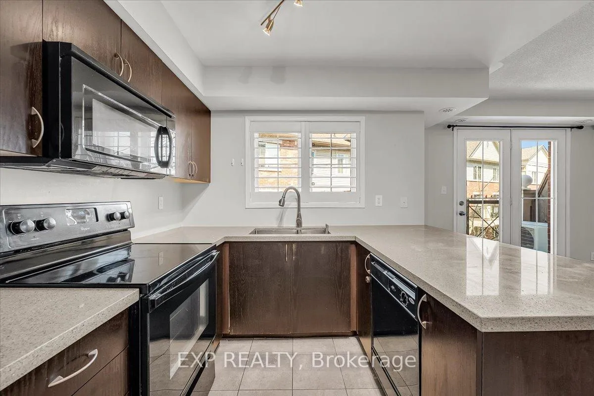 Photo 3 of Unit 9, 2557 Sixth Line, Oakville, River Oaks — HOMEH