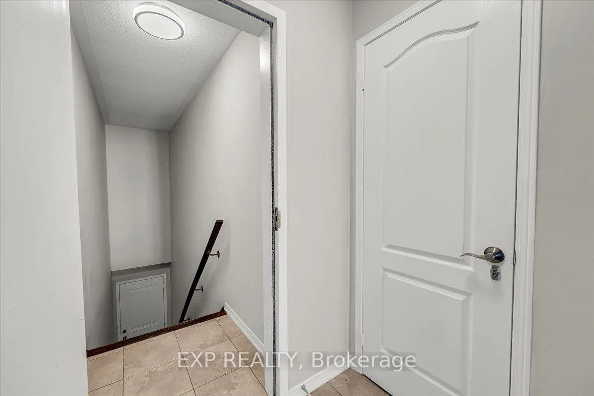 Photo 6 of Unit 9, 2557 Sixth Line, Oakville, River Oaks — HOMEH