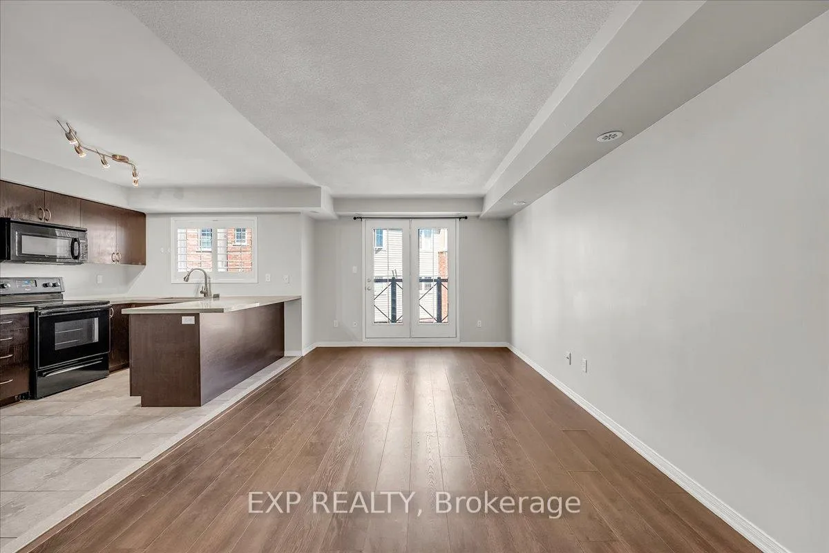 Photo 8 of Unit 9, 2557 Sixth Line, Oakville, River Oaks — HOMEH