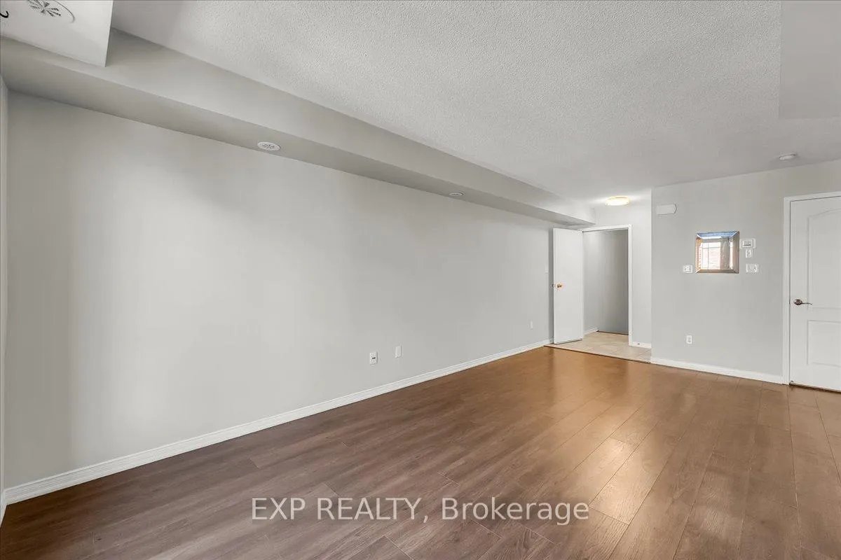 Photo 10 of Unit 9, 2557 Sixth Line, Oakville, River Oaks — HOMEH