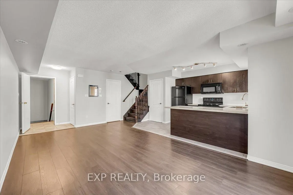 Photo 11 of Unit 9, 2557 Sixth Line, Oakville, River Oaks — HOMEH