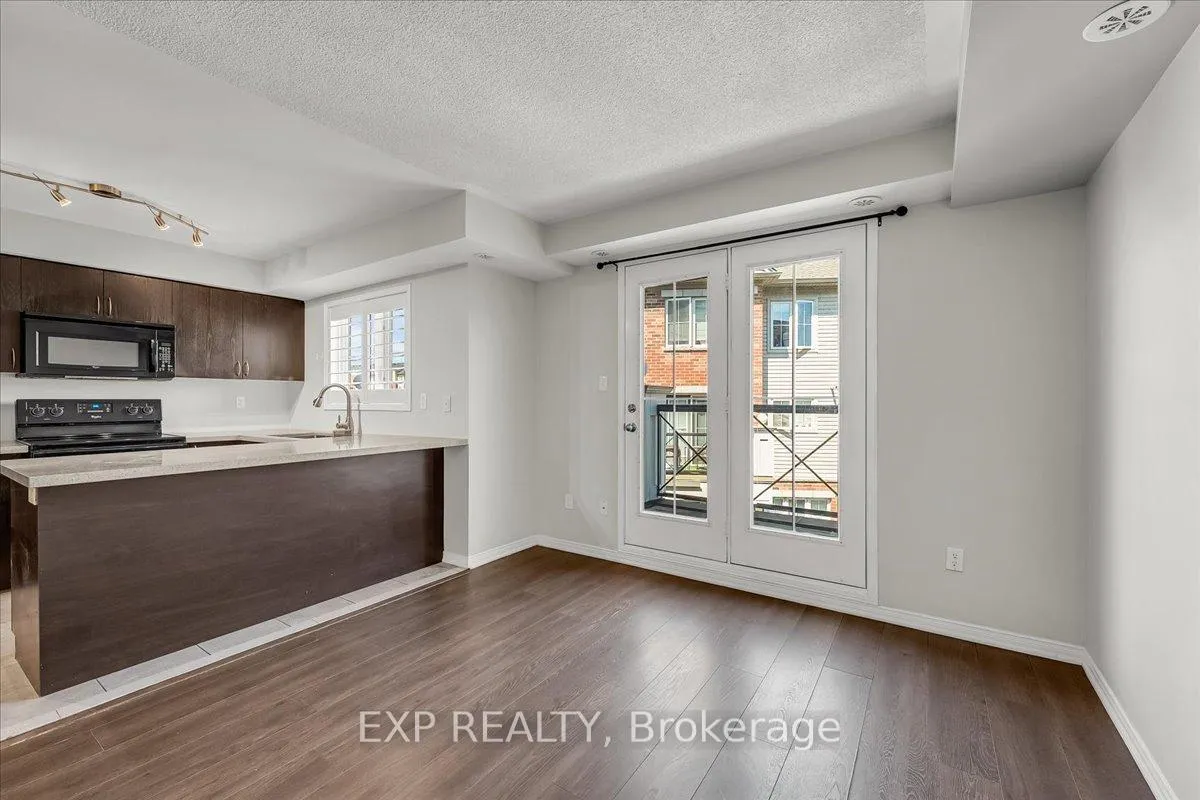 Photo 12 of Unit 9, 2557 Sixth Line, Oakville, River Oaks — HOMEH