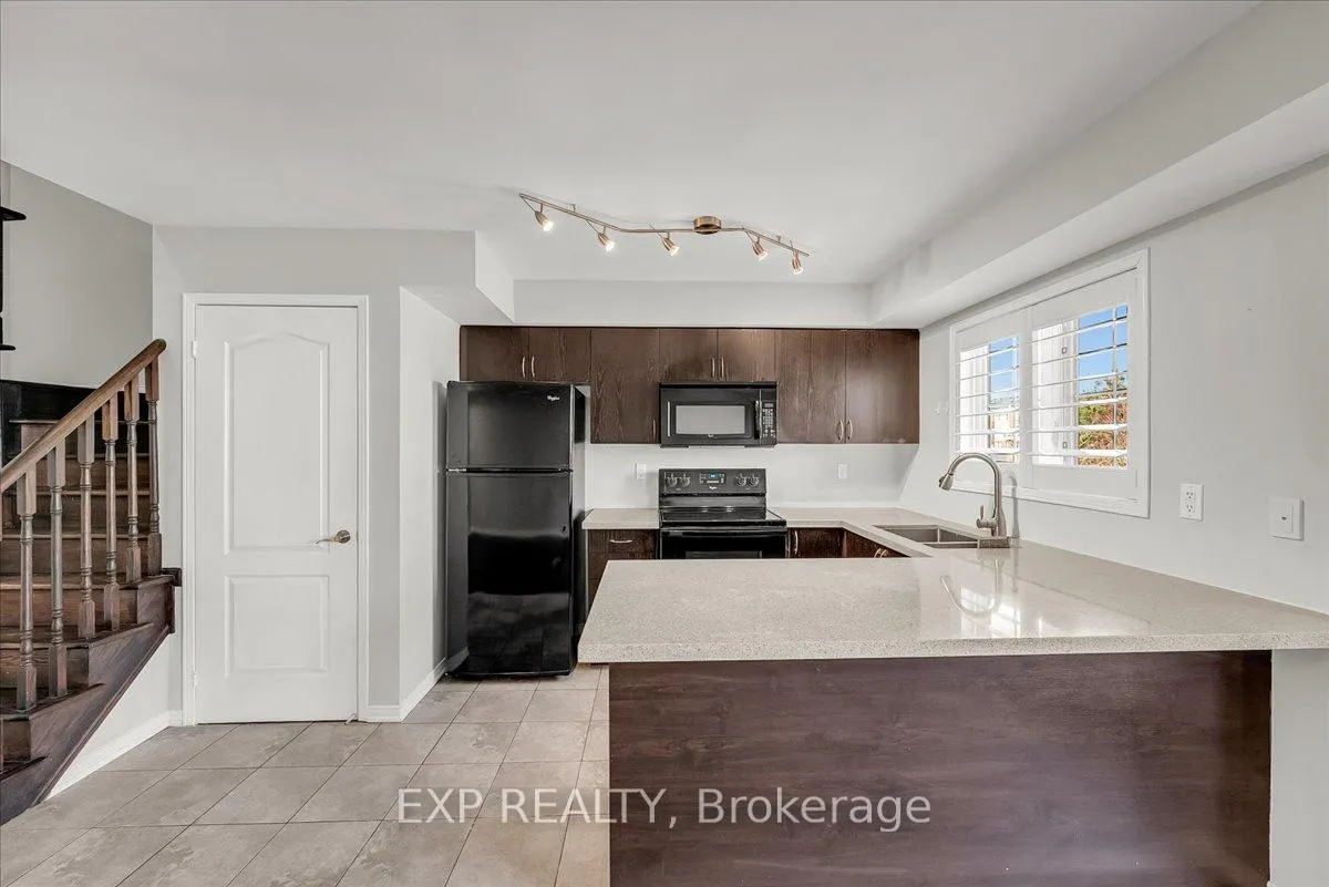 Photo 16 of Unit 9, 2557 Sixth Line, Oakville, River Oaks — HOMEH
