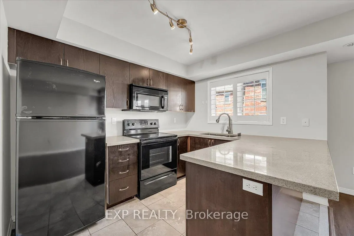 Photo 17 of Unit 9, 2557 Sixth Line, Oakville, River Oaks — HOMEH