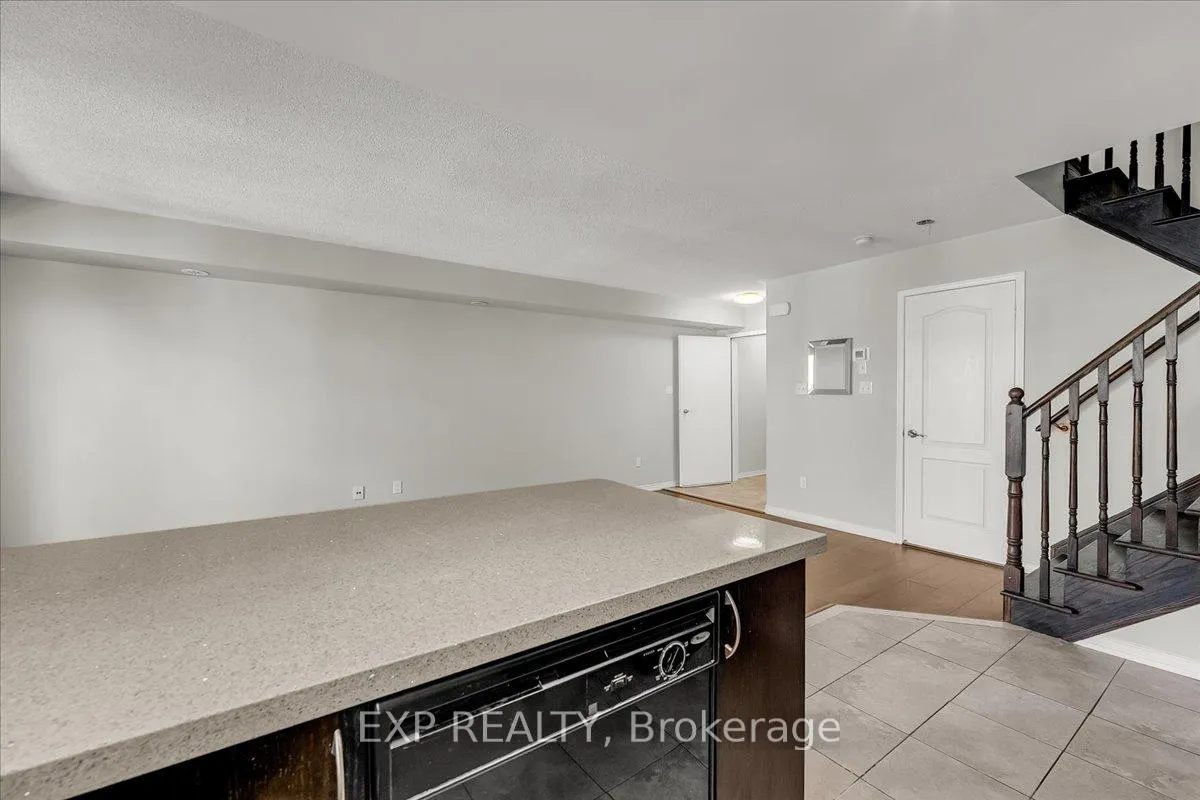 Photo 18 of Unit 9, 2557 Sixth Line, Oakville, River Oaks — HOMEH