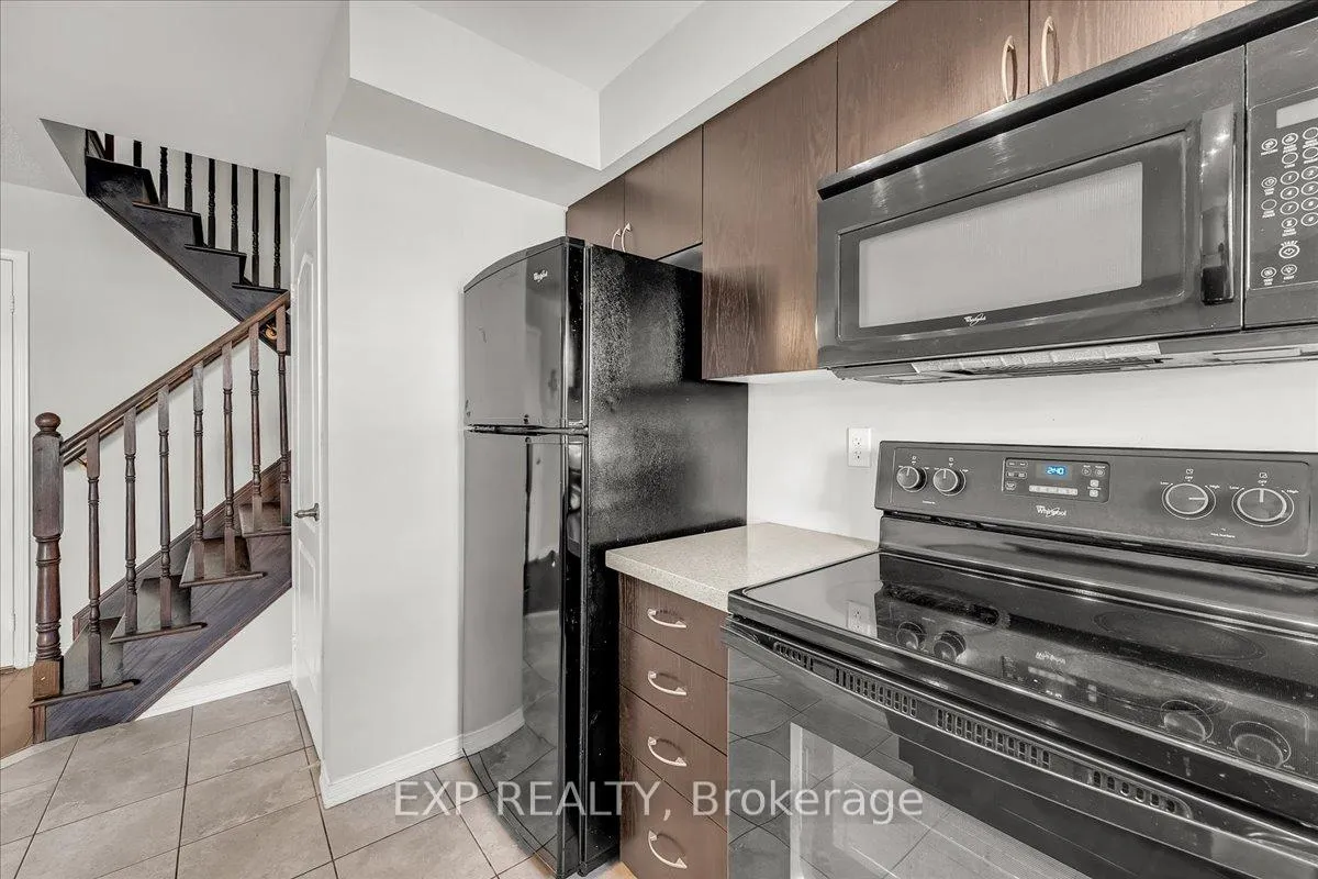 Photo 19 of Unit 9, 2557 Sixth Line, Oakville, River Oaks — HOMEH