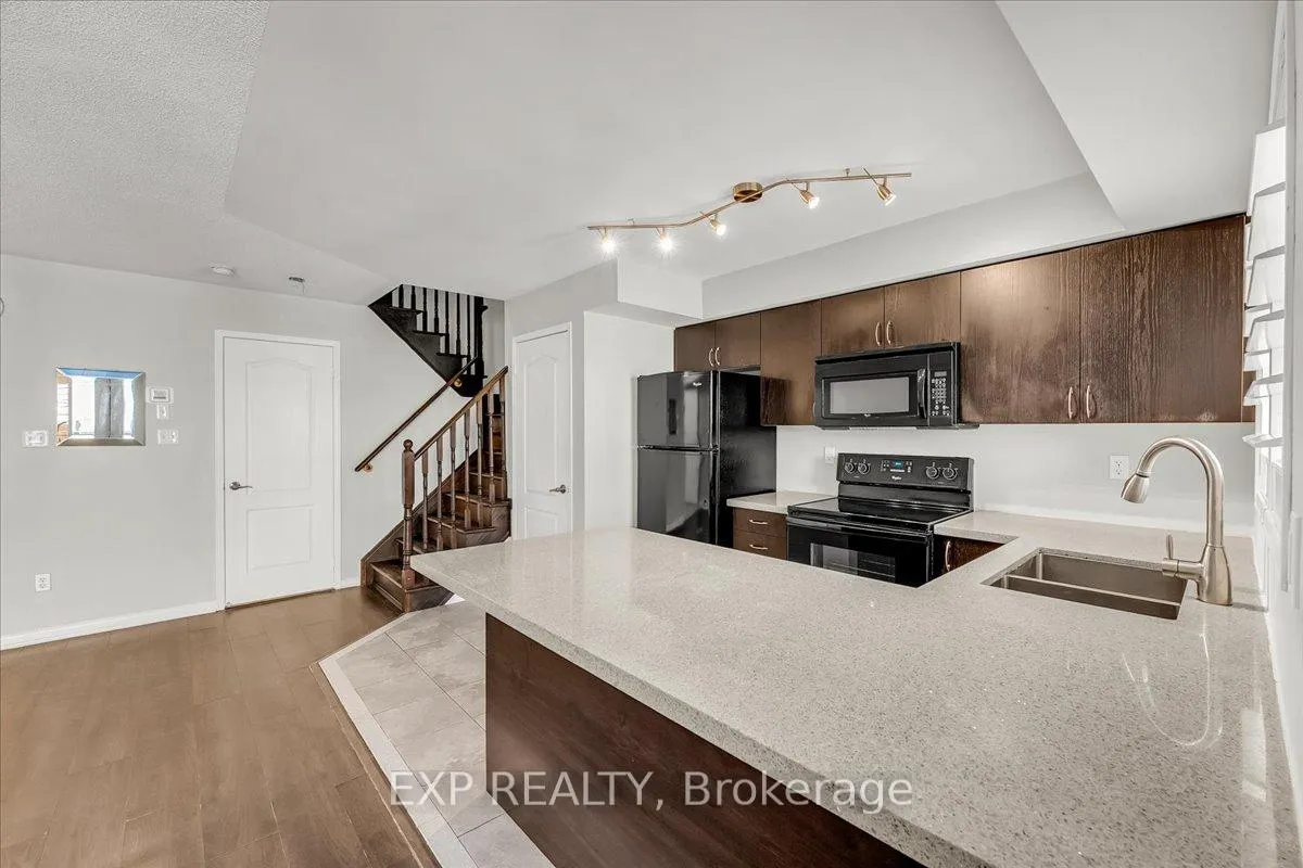 Photo 20 of Unit 9, 2557 Sixth Line, Oakville, River Oaks — HOMEH