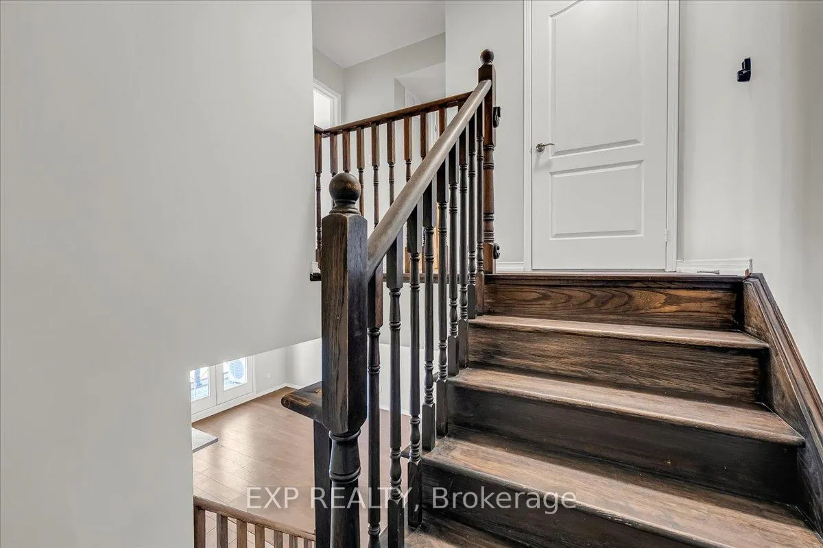 Photo 23 of Unit 9, 2557 Sixth Line, Oakville, River Oaks — HOMEH
