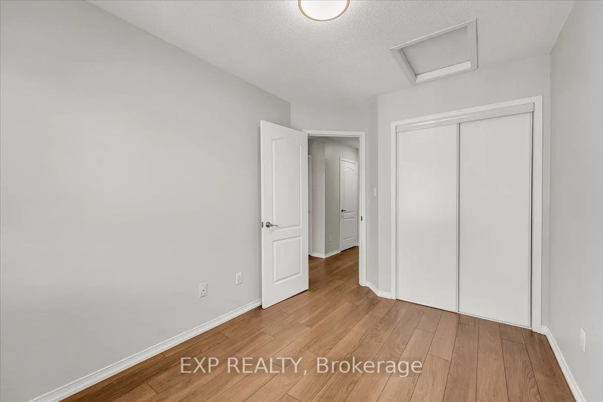 Photo 28 of Unit 9, 2557 Sixth Line, Oakville, River Oaks — HOMEH