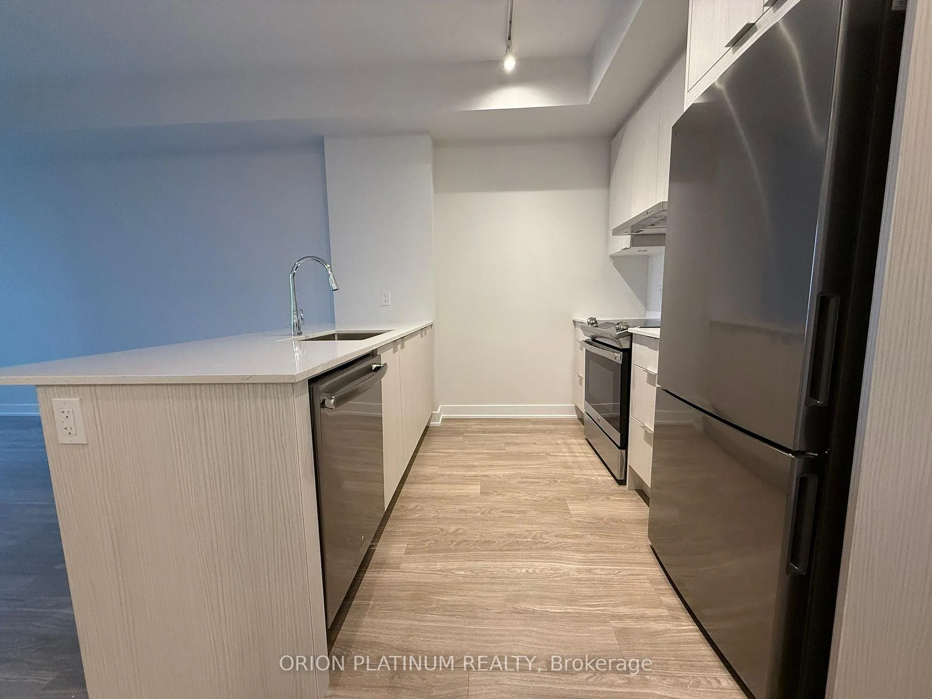 Photo 3 of Unit 904, 430 Square One Drive, Mississauga, City Centre — HOMEH
