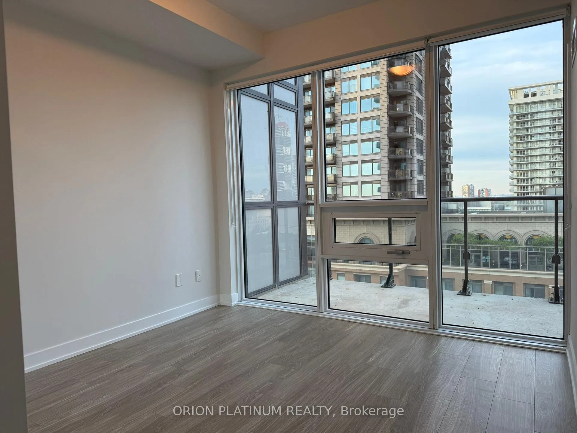 Photo 5 of Unit 904, 430 Square One Drive, Mississauga, City Centre — HOMEH