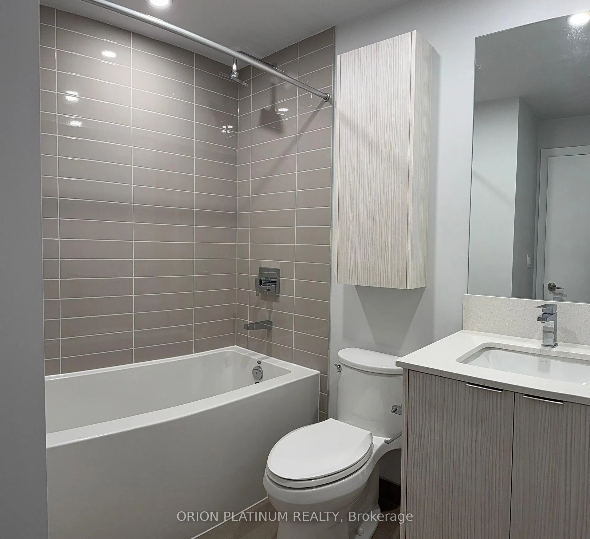 Photo 8 of Unit 904, 430 Square One Drive, Mississauga, City Centre — HOMEH