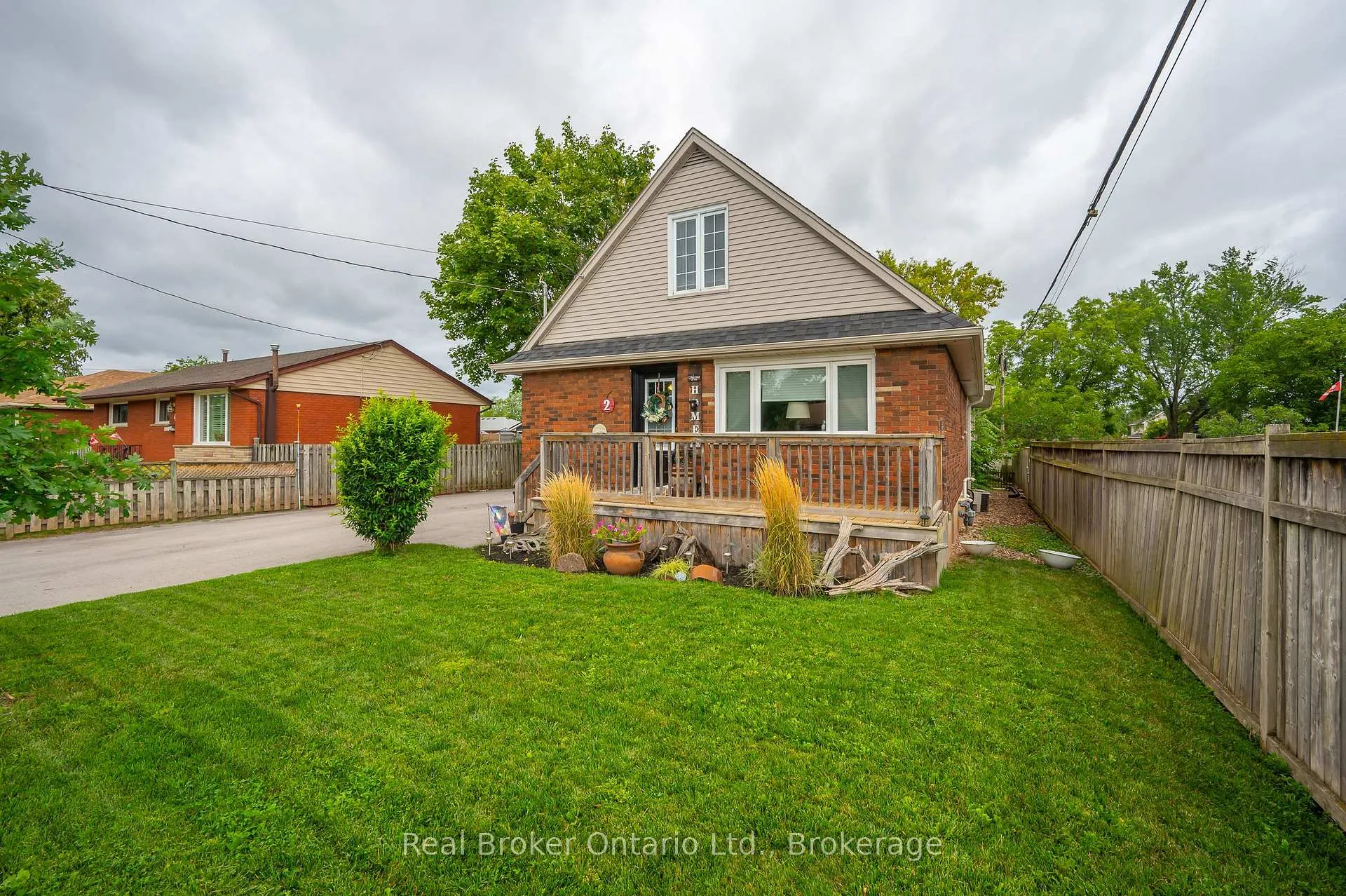 Photo 3 of 2 Cherry Avenue, Grimsby, Grimsby Beach — HOMEH