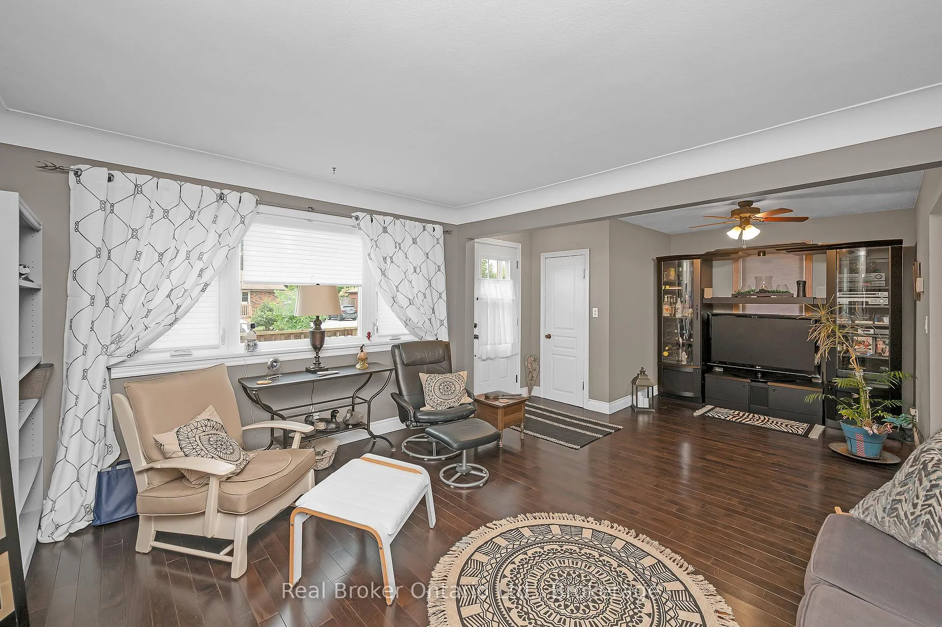 Photo 11 of 2 Cherry Avenue, Grimsby, Grimsby Beach — HOMEH