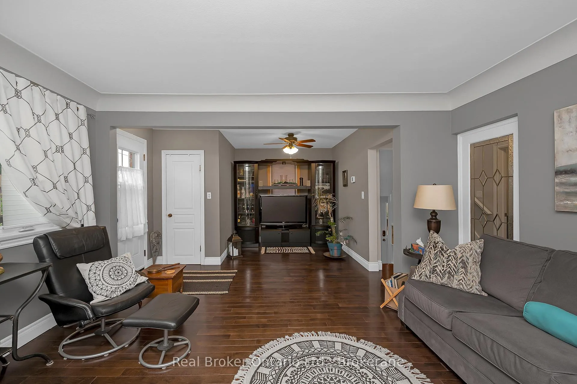 Photo 12 of 2 Cherry Avenue, Grimsby, Grimsby Beach — HOMEH