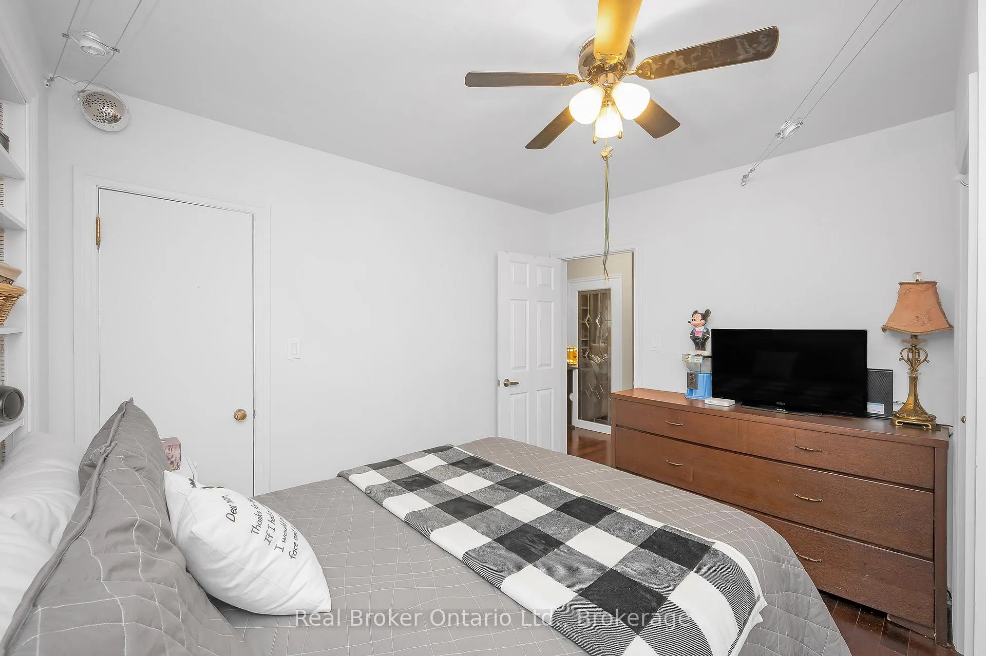 Photo 15 of 2 Cherry Avenue, Grimsby, Grimsby Beach — HOMEH