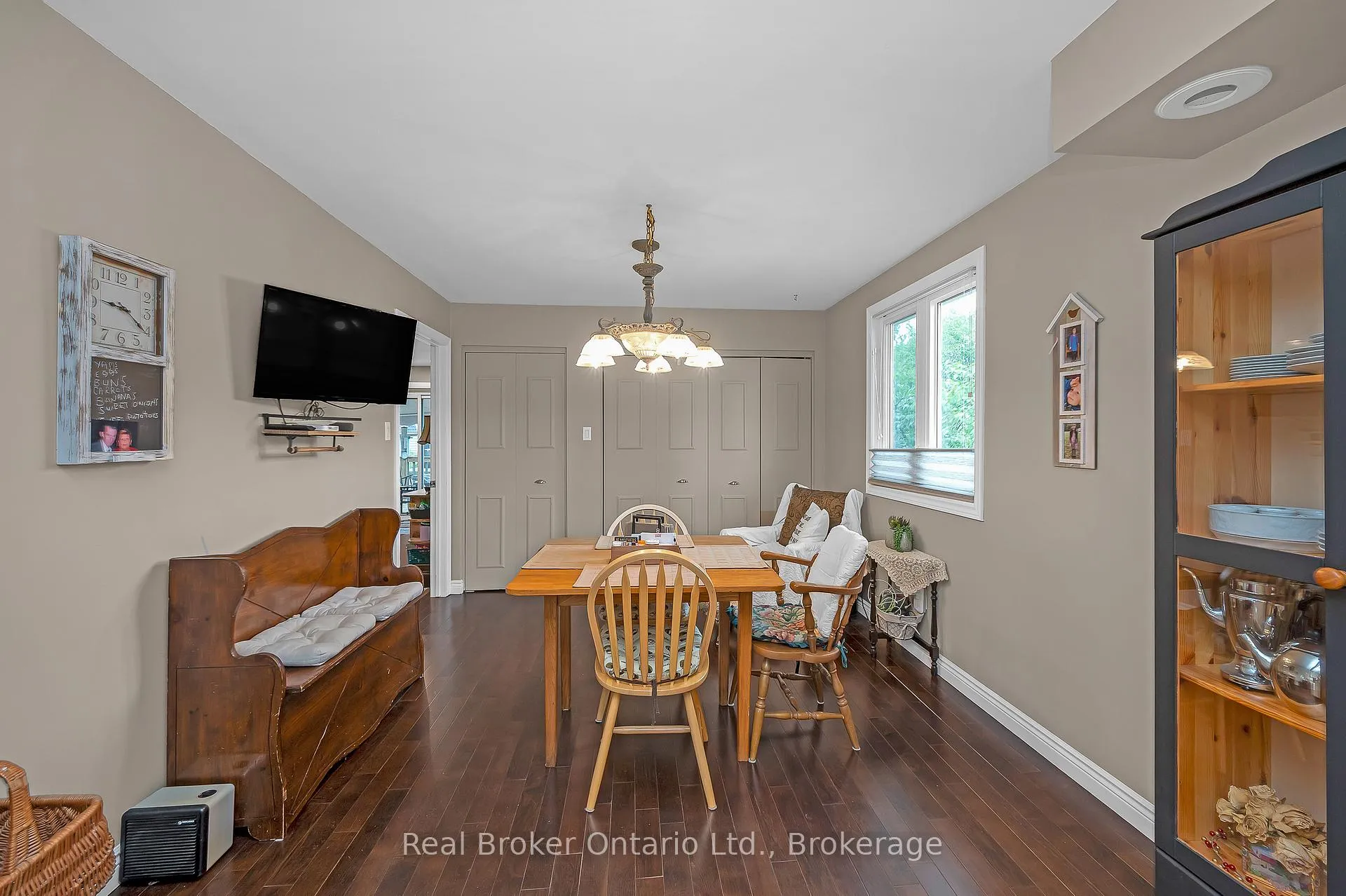 Photo 21 of 2 Cherry Avenue, Grimsby, Grimsby Beach — HOMEH