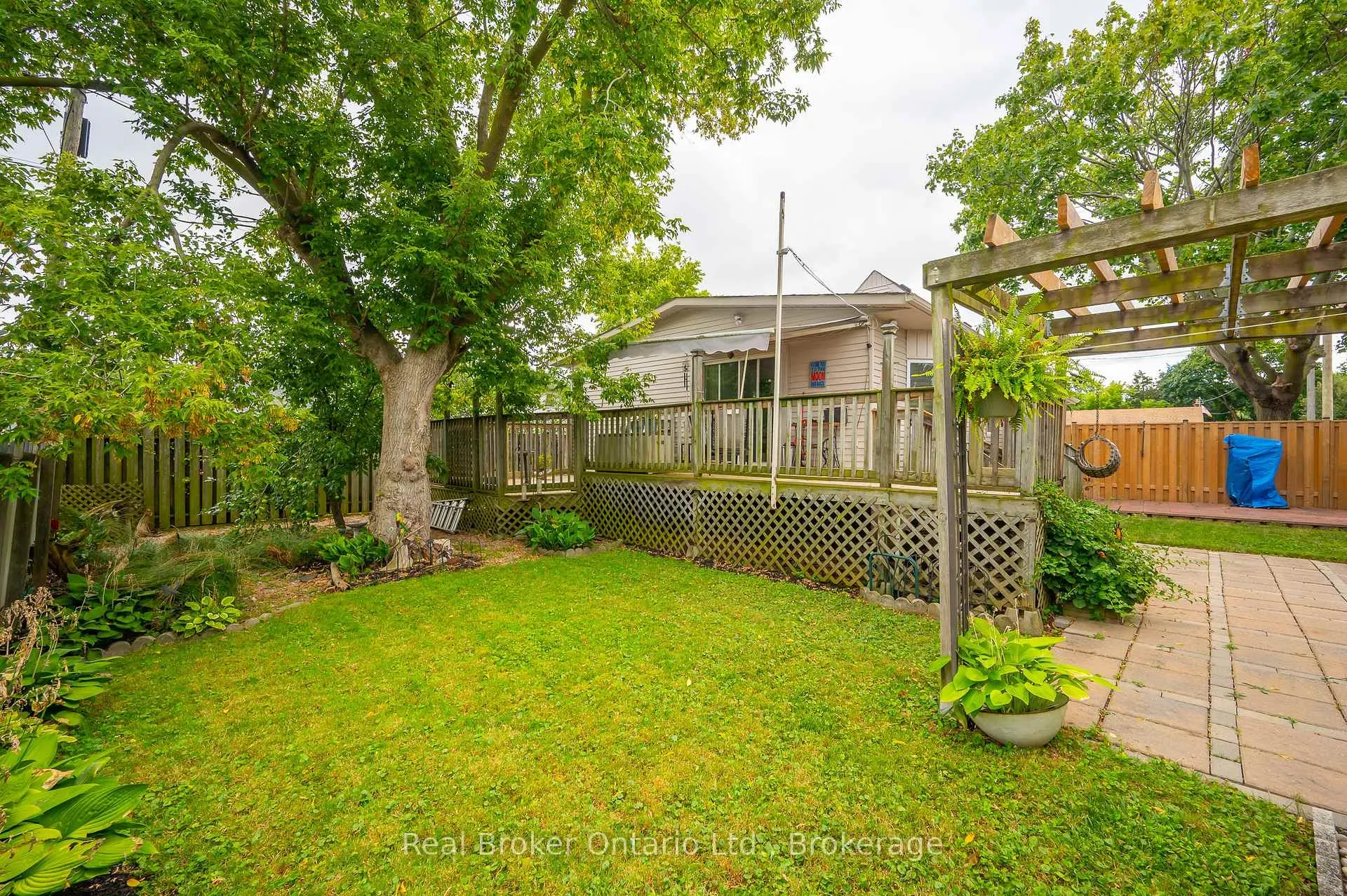 Photo 41 of 2 Cherry Avenue, Grimsby, Grimsby Beach — HOMEH