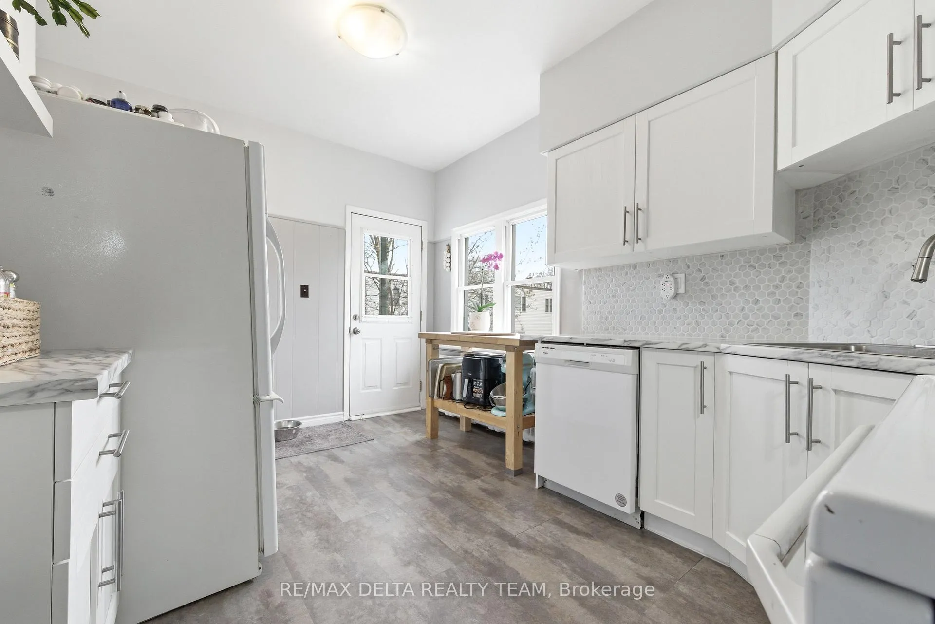 Photo 6 of 703 Front Street N, Pembroke, Pembroke — HOMEH