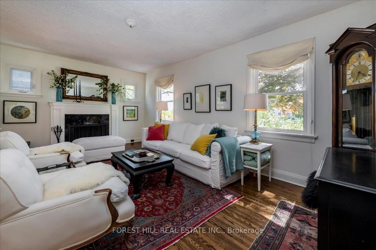 Photo 3 of 131 Toronto Street, Barrie, Queen's Park — HOMEH