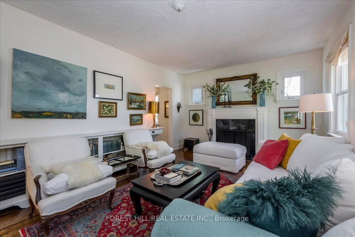 Photo 4 of 131 Toronto Street, Barrie, Queen's Park — HOMEH