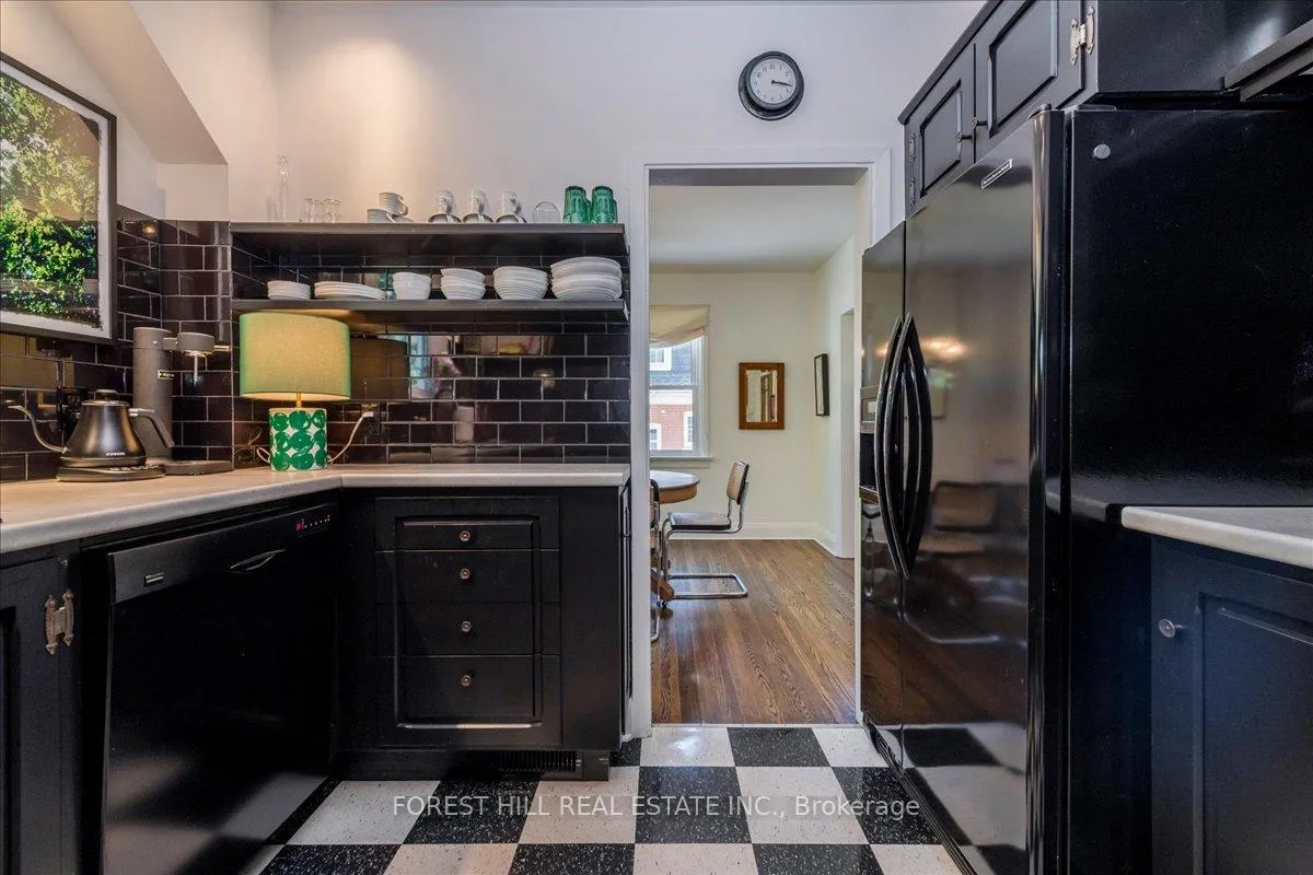 Photo 8 of 131 Toronto Street, Barrie, Queen's Park — HOMEH