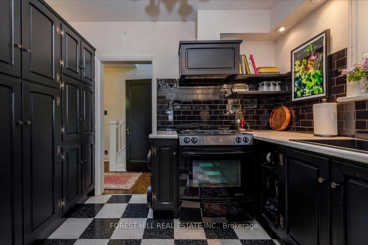 Photo 9 of 131 Toronto Street, Barrie, Queen's Park — HOMEH