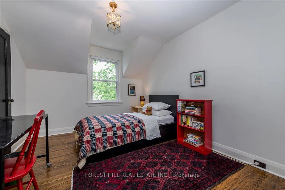 Photo 14 of 131 Toronto Street, Barrie, Queen's Park — HOMEH