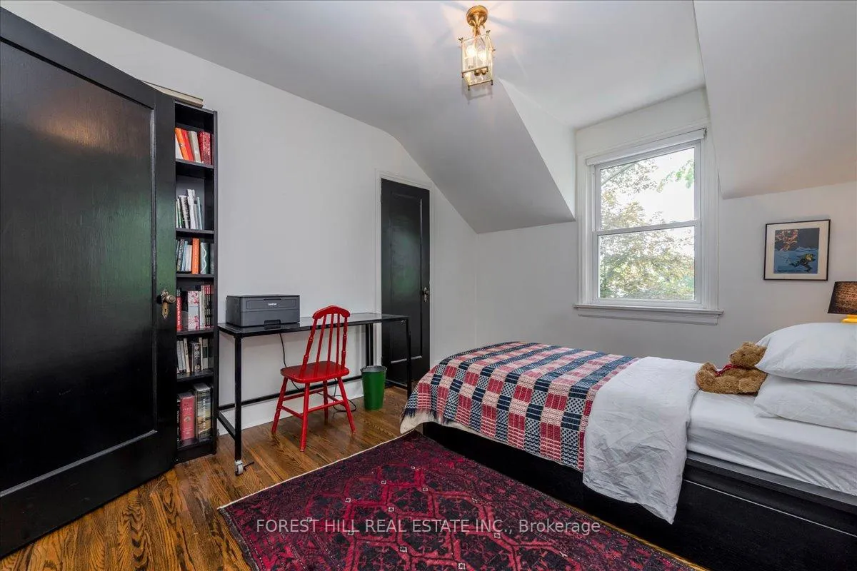 Photo 15 of 131 Toronto Street, Barrie, Queen's Park — HOMEH