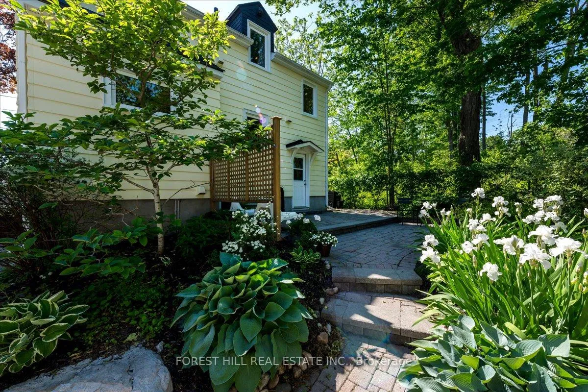 Photo 31 of 131 Toronto Street, Barrie, Queen's Park — HOMEH