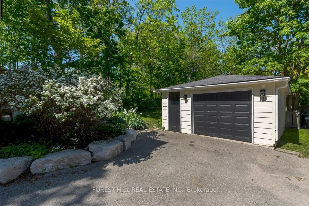 Photo 35 of 131 Toronto Street, Barrie, Queen's Park — HOMEH