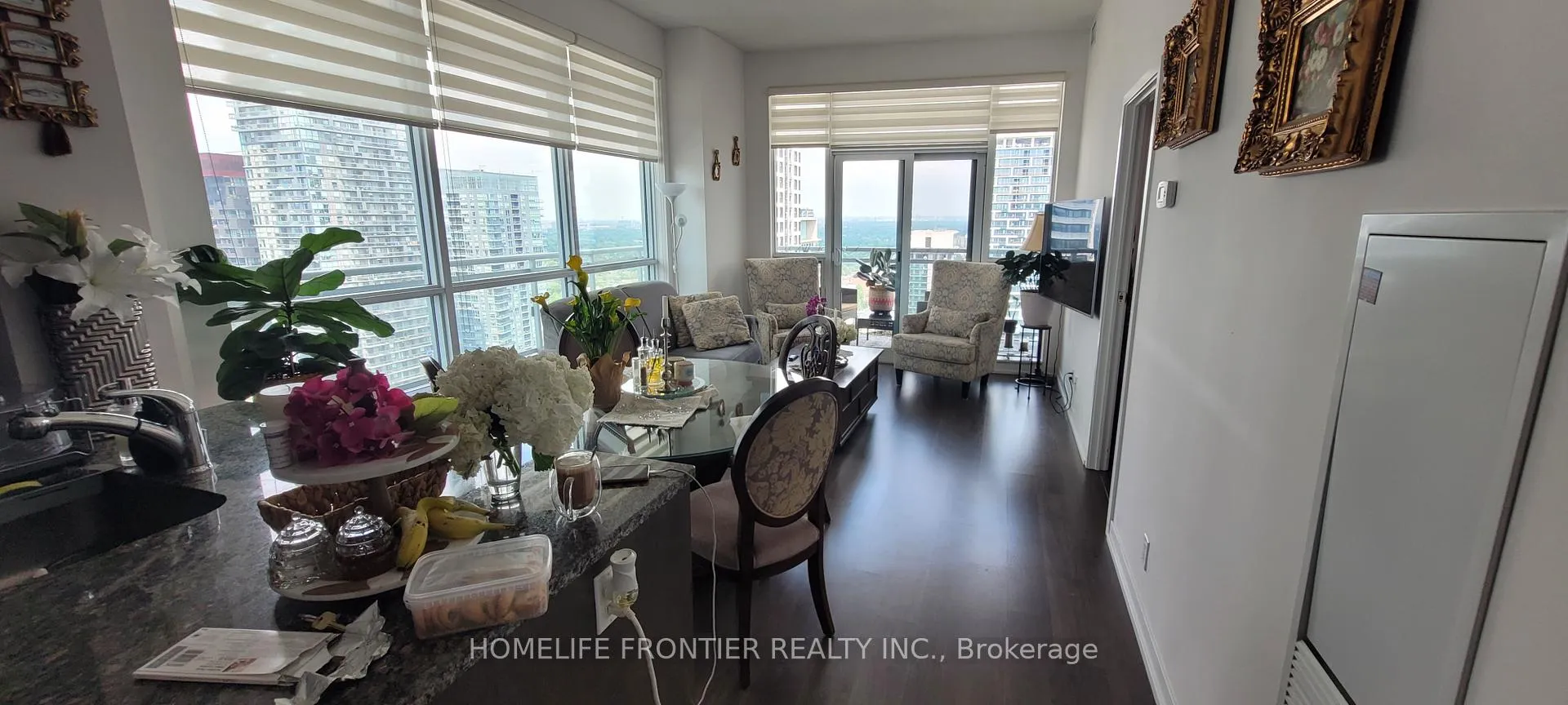 Photo 3 of Unit 3112, 98 Lillian Street, Toronto, Mount Pleasant West — HOMEH