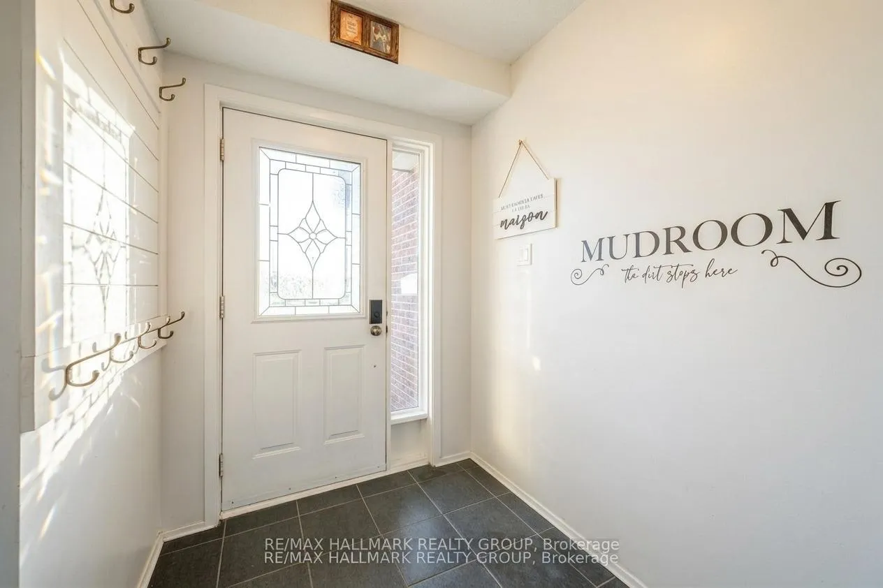 Photo 3 of 6382 St. Louis Drive, Ottawa, Hiawatha Park/Convent Glen — HOMEH