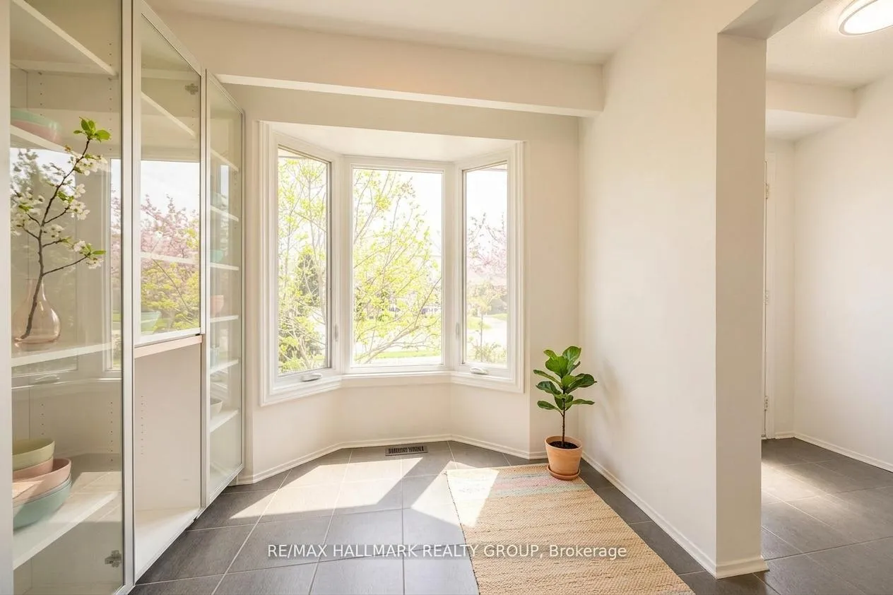 Photo 4 of 6382 St. Louis Drive, Ottawa, Hiawatha Park/Convent Glen — HOMEH