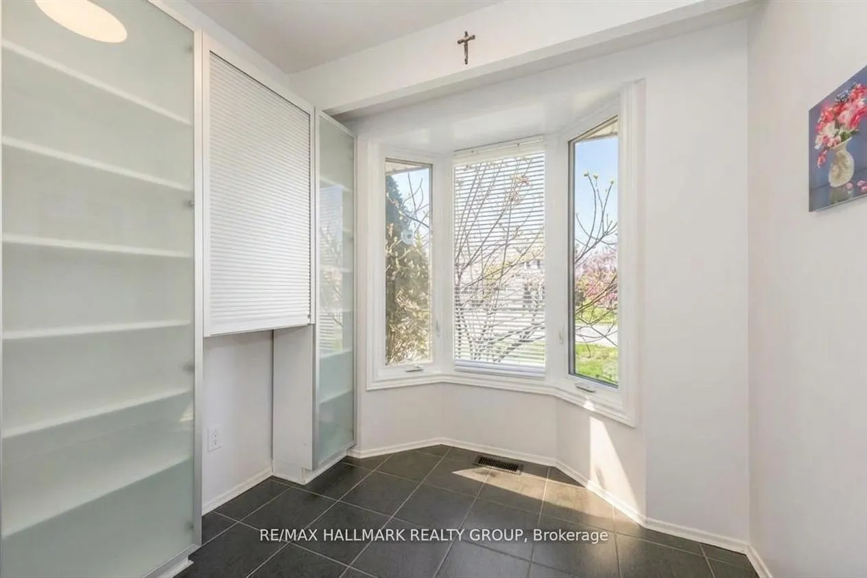 Photo 5 of 6382 St. Louis Drive, Ottawa, Hiawatha Park/Convent Glen — HOMEH