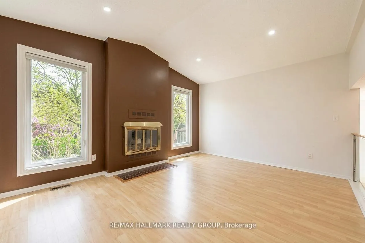 Photo 17 of 6382 St. Louis Drive, Ottawa, Hiawatha Park/Convent Glen — HOMEH