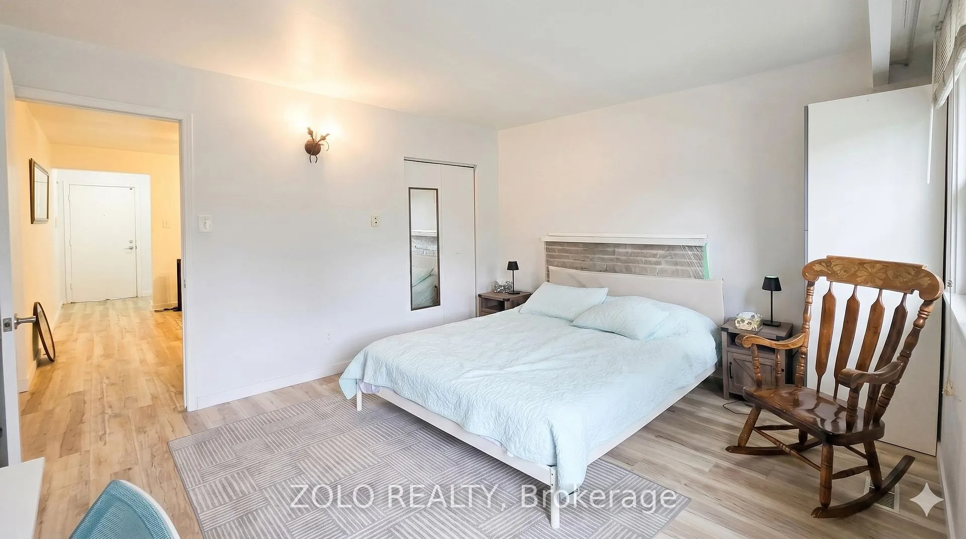 Photo 2 of Unit 3, 20 Bridesburg Drive, Etobicoke, Kingsview Village-The Westway — HOMEH