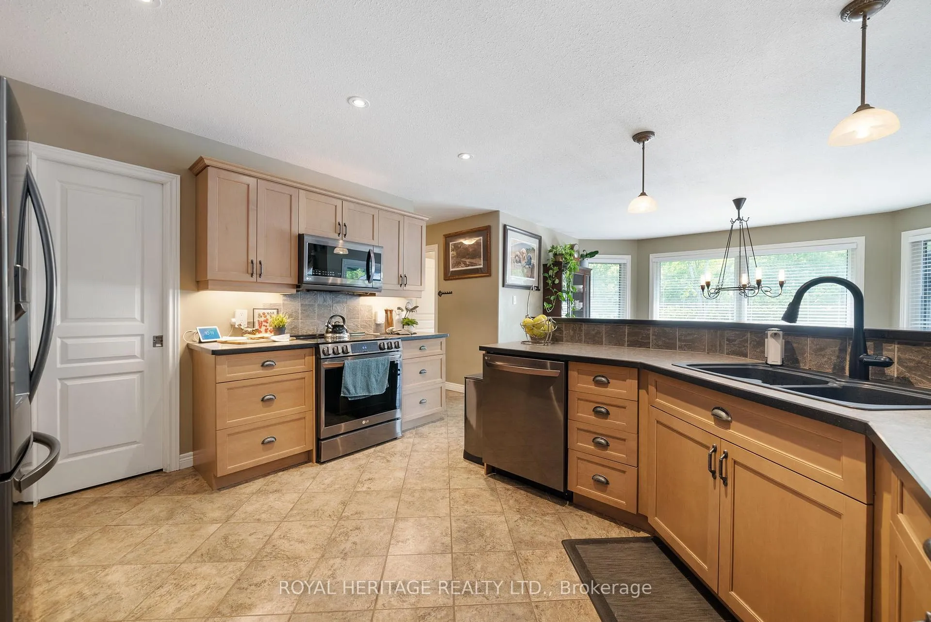 Photo 12 of 141 Shanagarry Drive, Selwyn — HOMEH