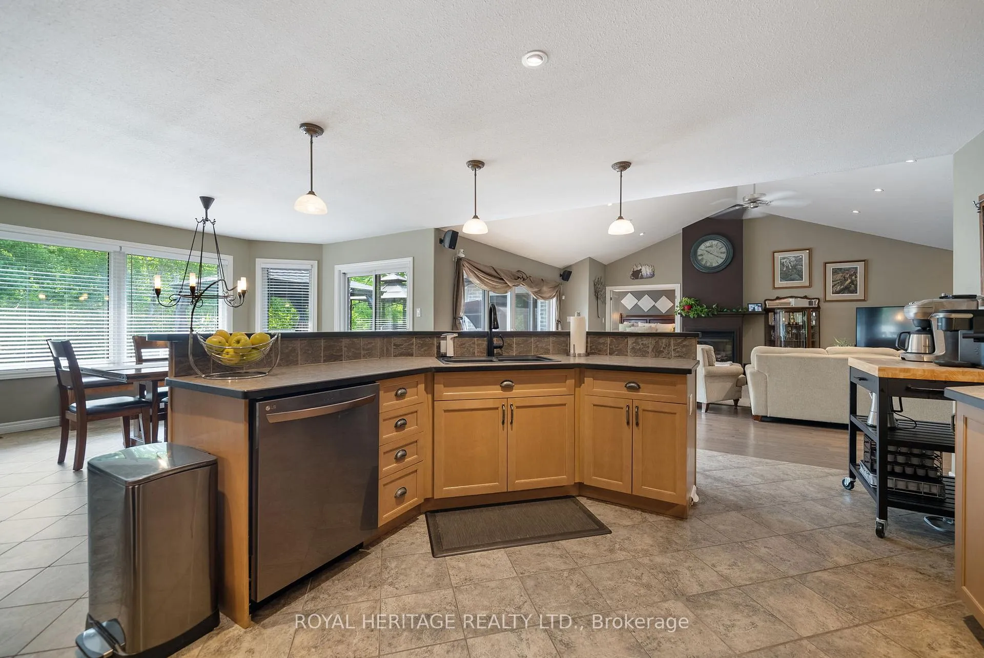 Photo 13 of 141 Shanagarry Drive, Selwyn — HOMEH