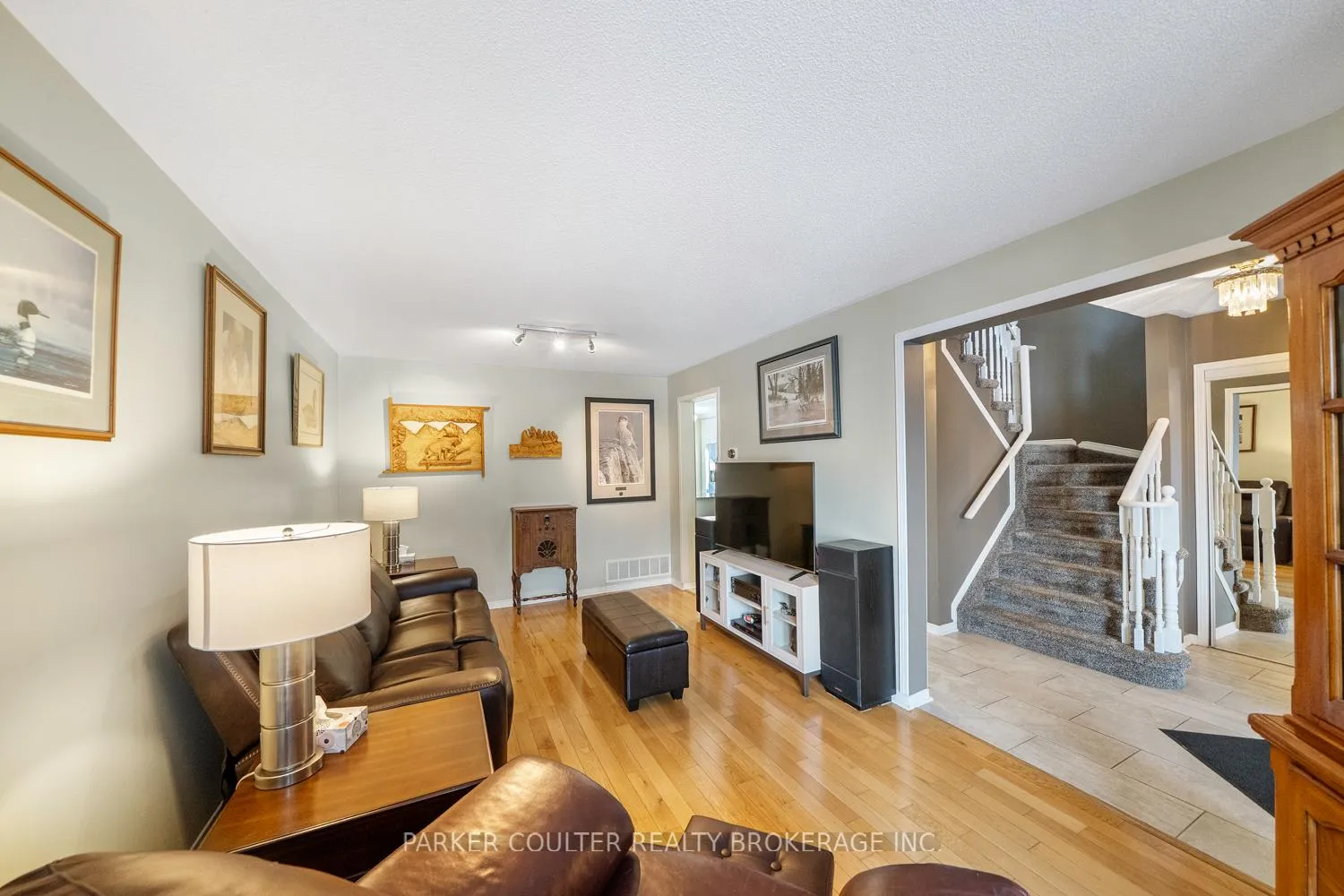 Photo 7 of 22 Twiss Drive, Barrie, Holly — HOMEH