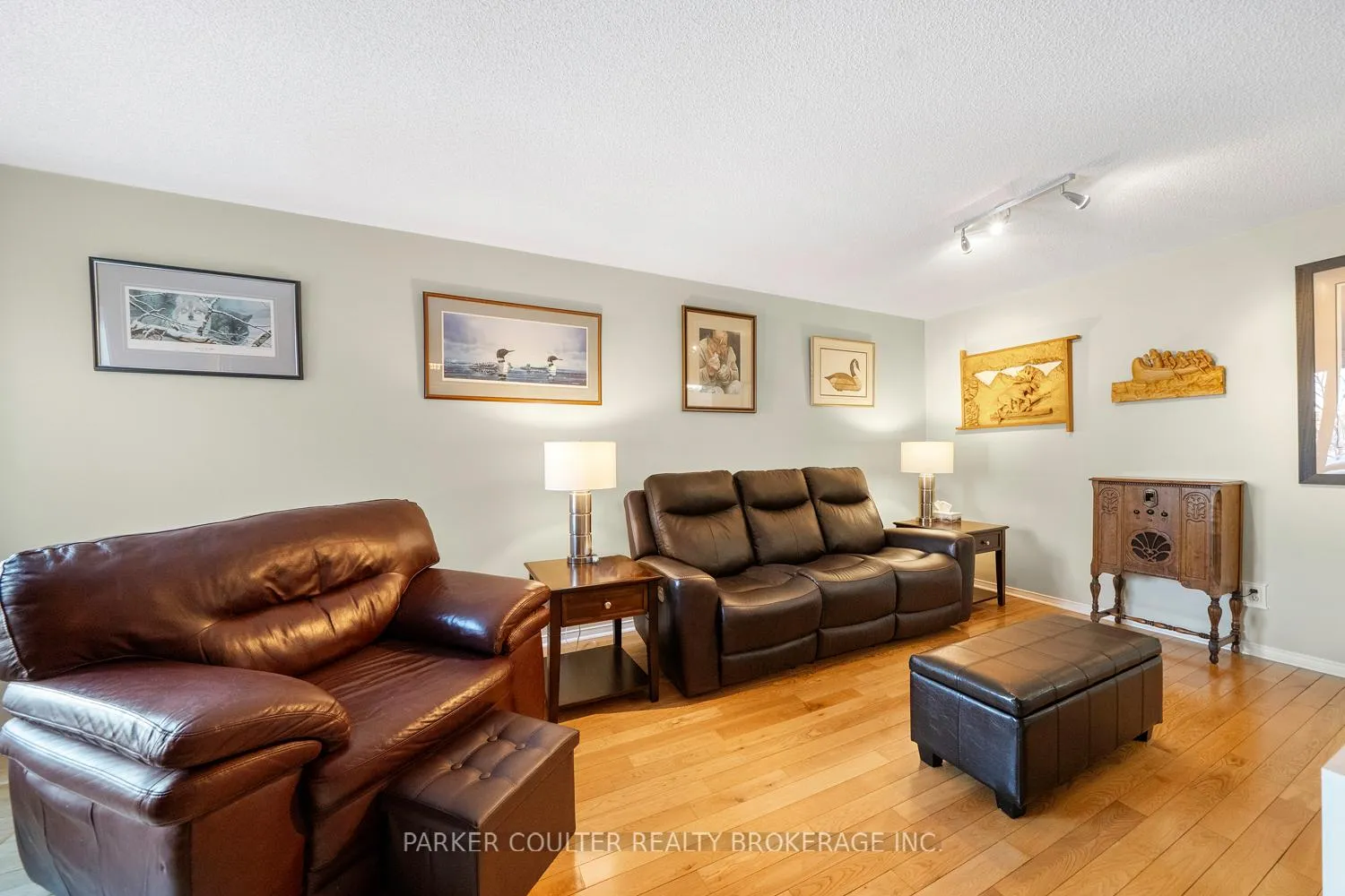 Photo 8 of 22 Twiss Drive, Barrie, Holly — HOMEH
