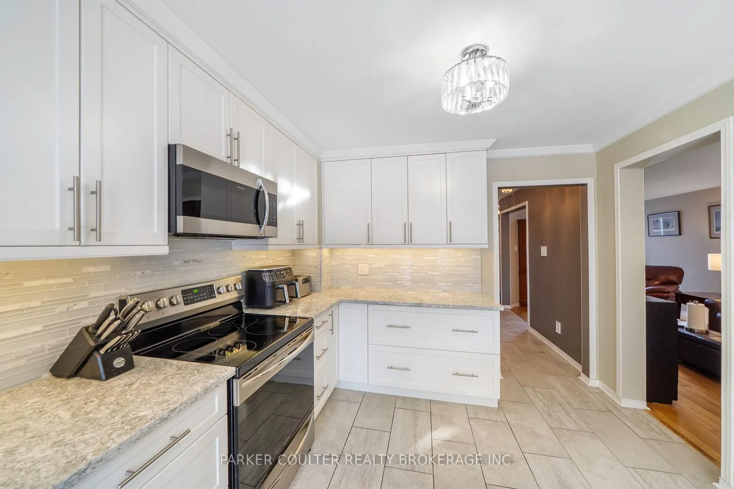 Photo 12 of 22 Twiss Drive, Barrie, Holly — HOMEH