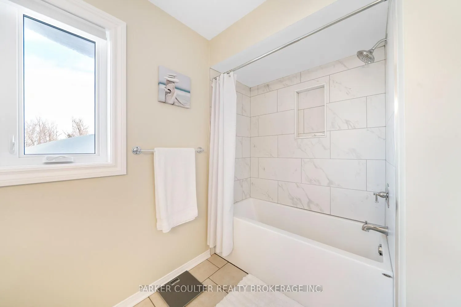 Photo 20 of 22 Twiss Drive, Barrie, Holly — HOMEH