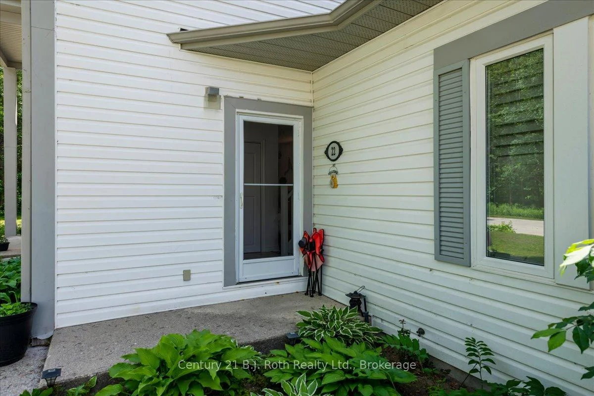 Photo 5 of Unit B7, 22 Wasaga Woods Circle, Wasaga Beach — HOMEH