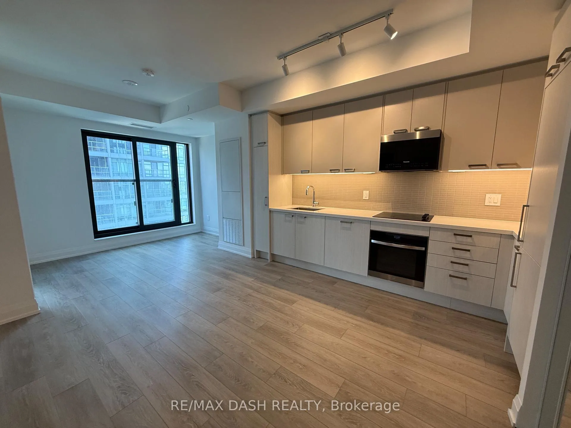 Photo 8 of Unit 1208, 20 Soudan Avenue, Toronto, Mount Pleasant West — HOMEH